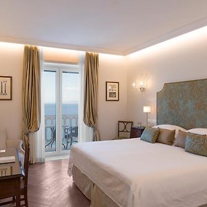 Deluxe Zimmer mit Kingsize-Bett